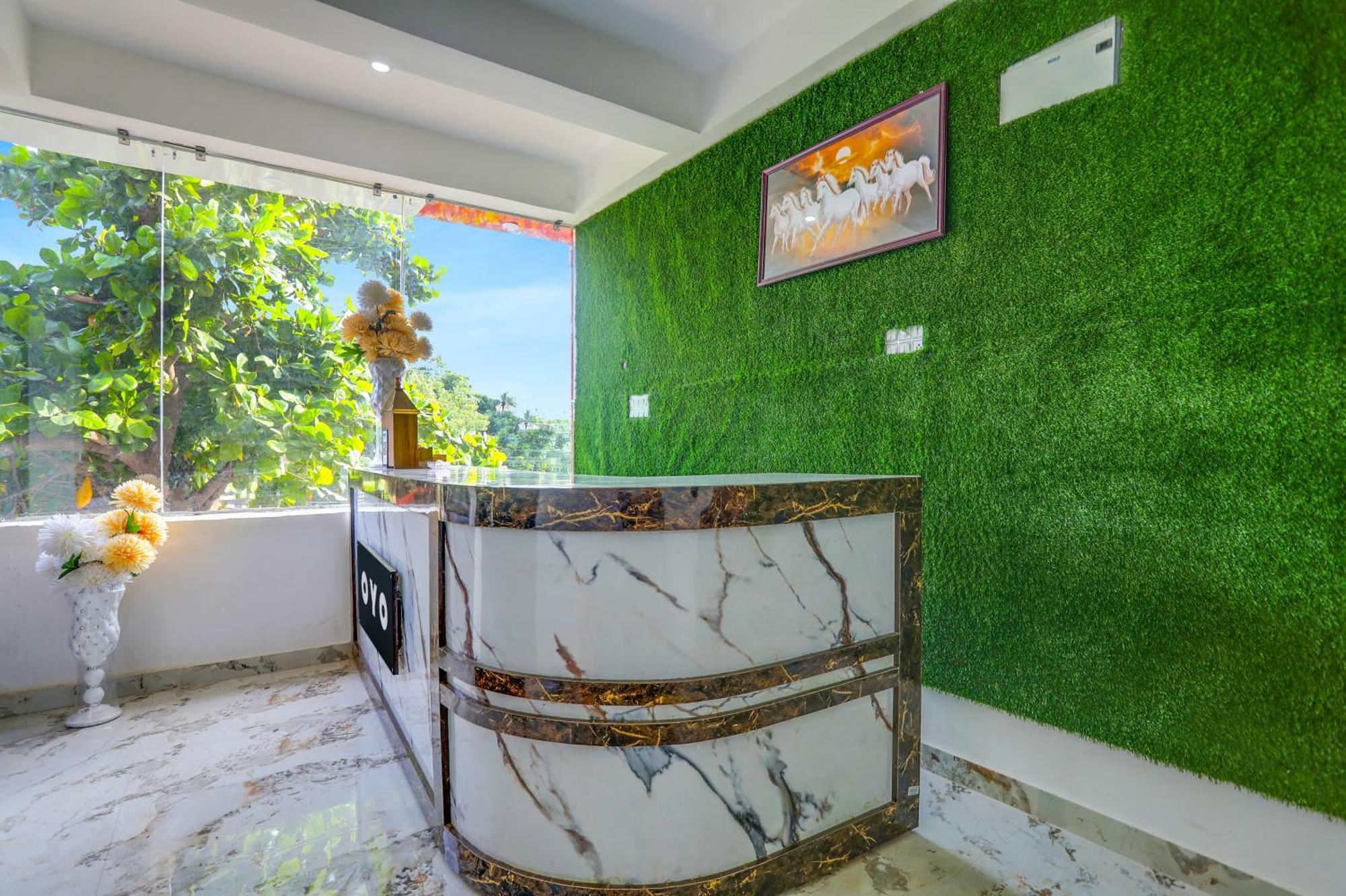 Spot On Hotel Impression パトナー エクステリア 写真